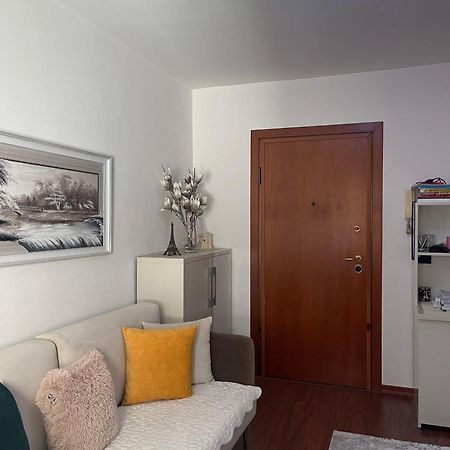 Sky Center Apartment Tirana Bagian luar foto